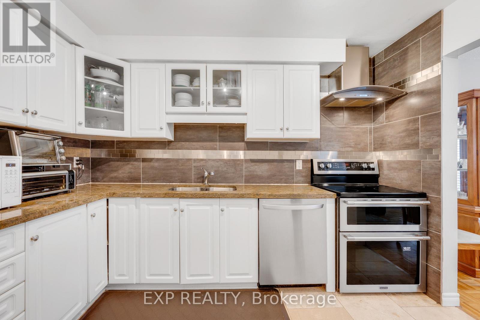 #31 750 BURNHAMTHORPE ROAD E - 12