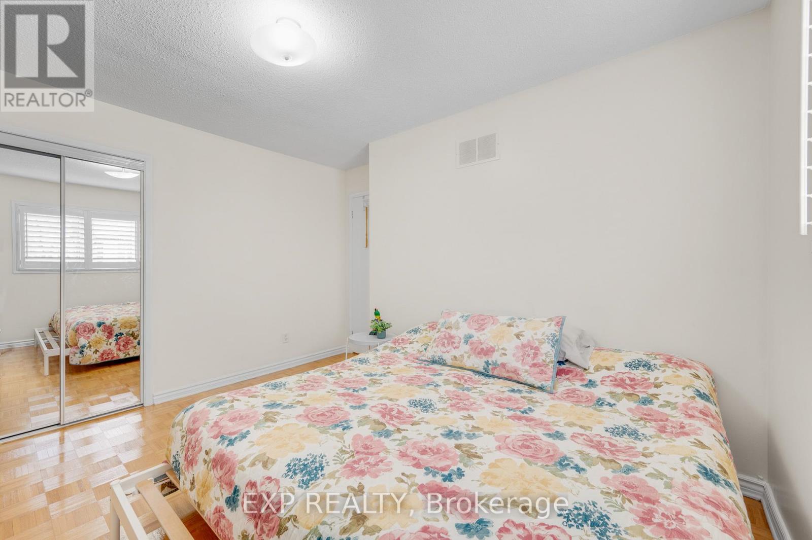 #31 750 BURNHAMTHORPE ROAD E - 22