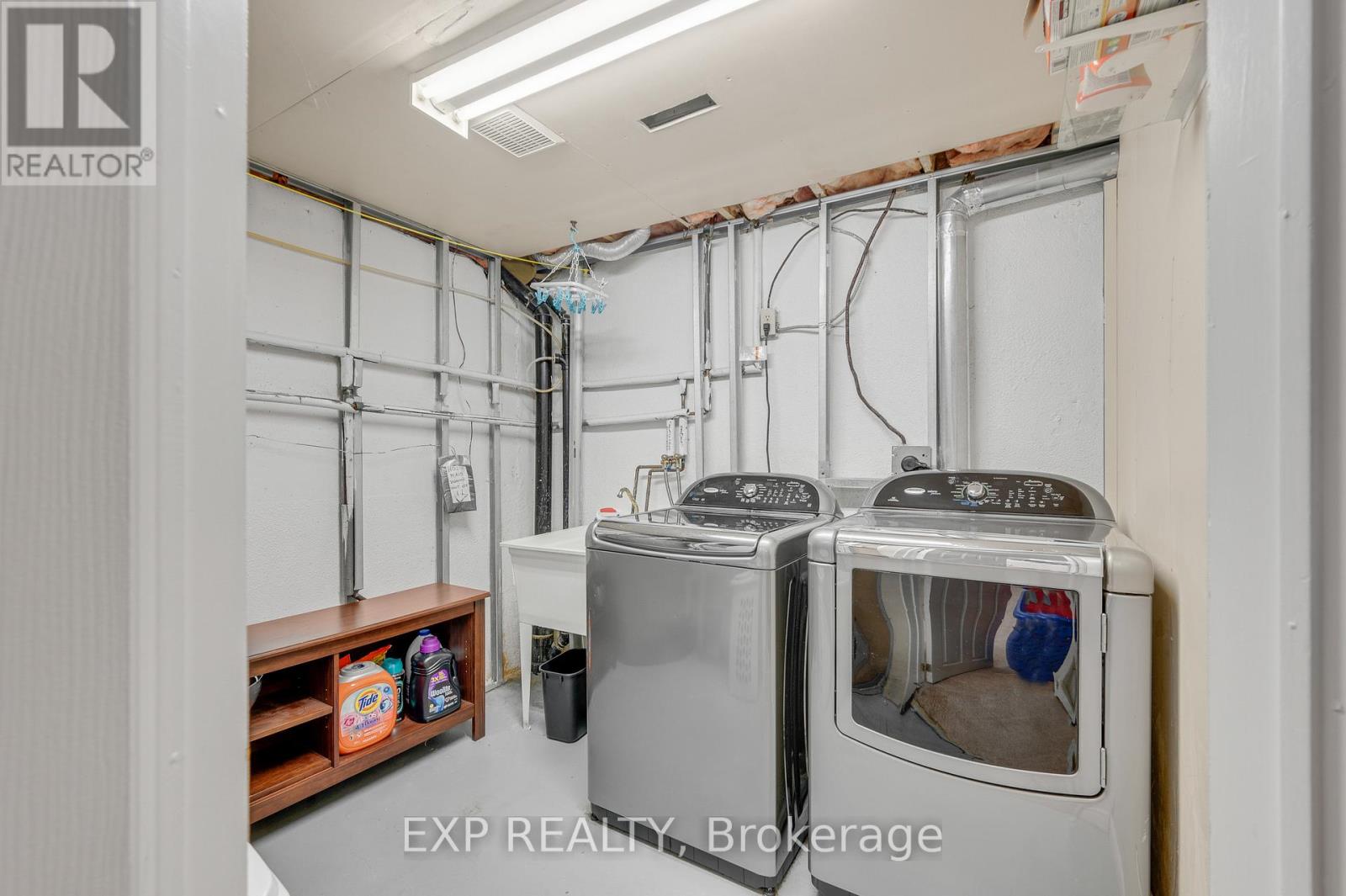 #31 750 BURNHAMTHORPE ROAD E - 27