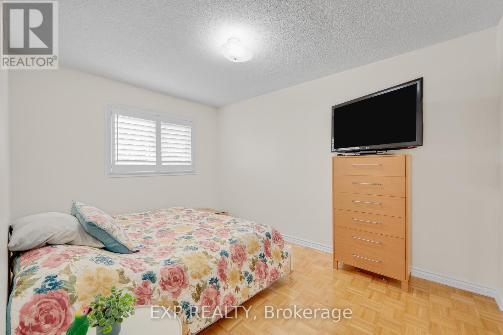 #31 750 BURNHAMTHORPE ROAD E - 21