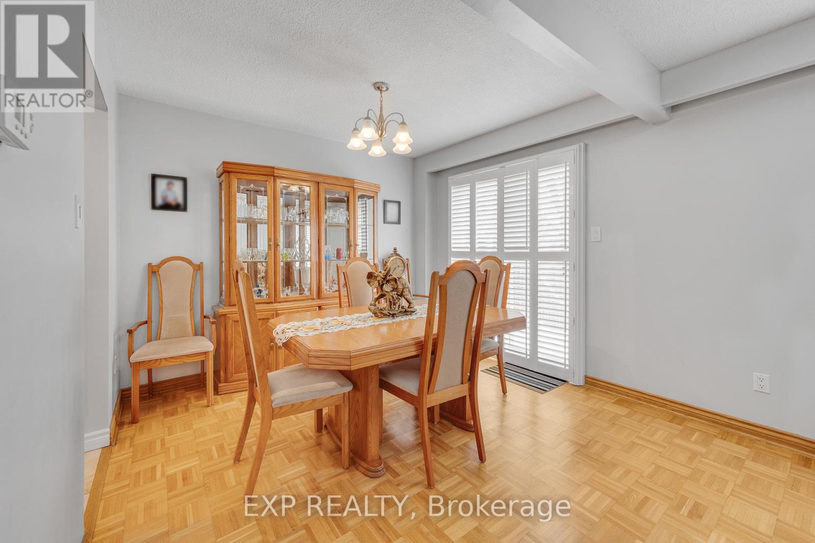 #31 750 BURNHAMTHORPE ROAD E - 9
