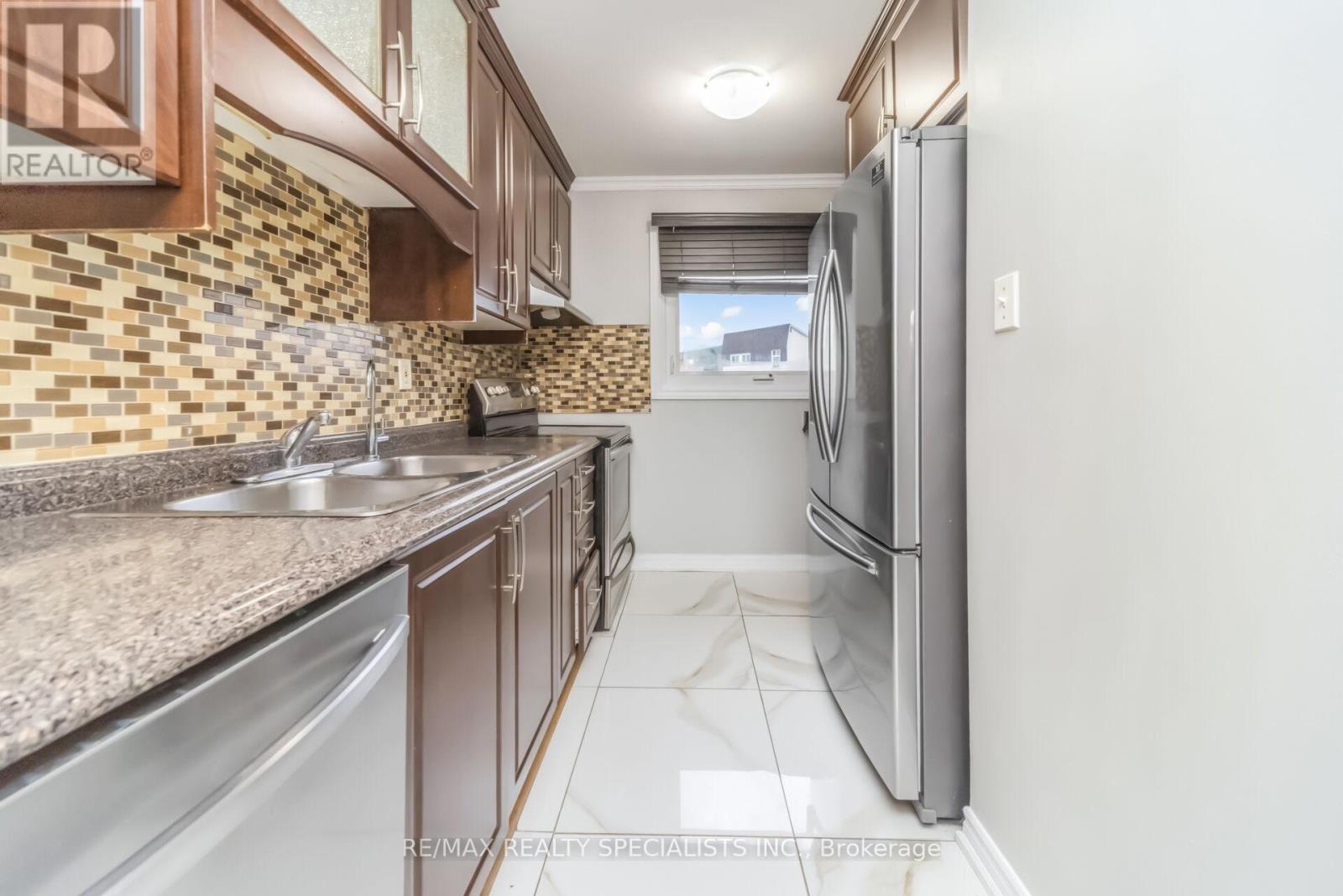 8 GRANTBROOK COURT - 14