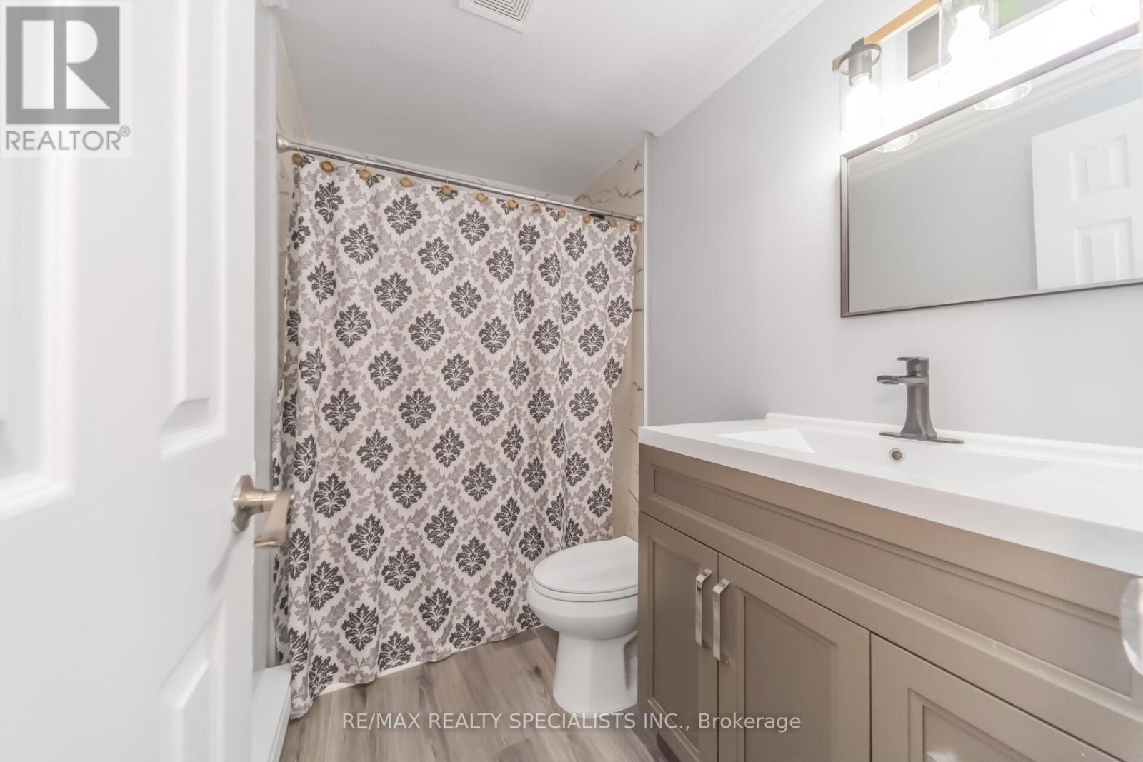 8 GRANTBROOK COURT - 24