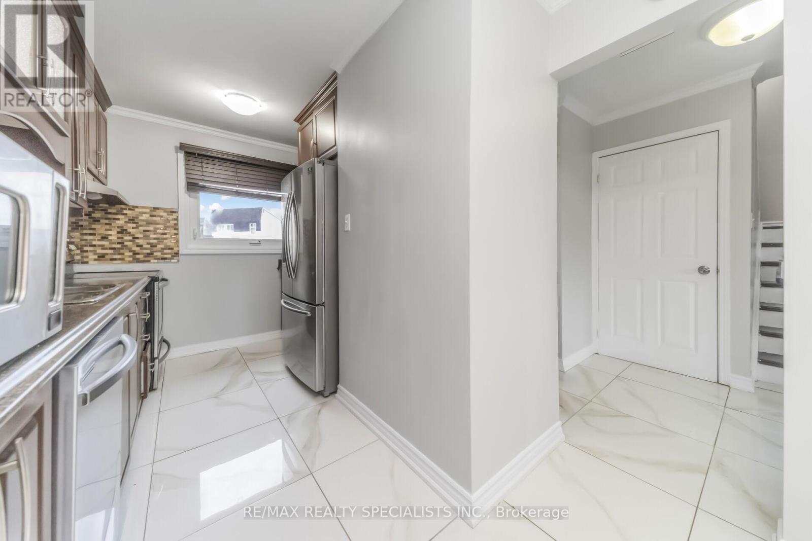 8 GRANTBROOK COURT - 18