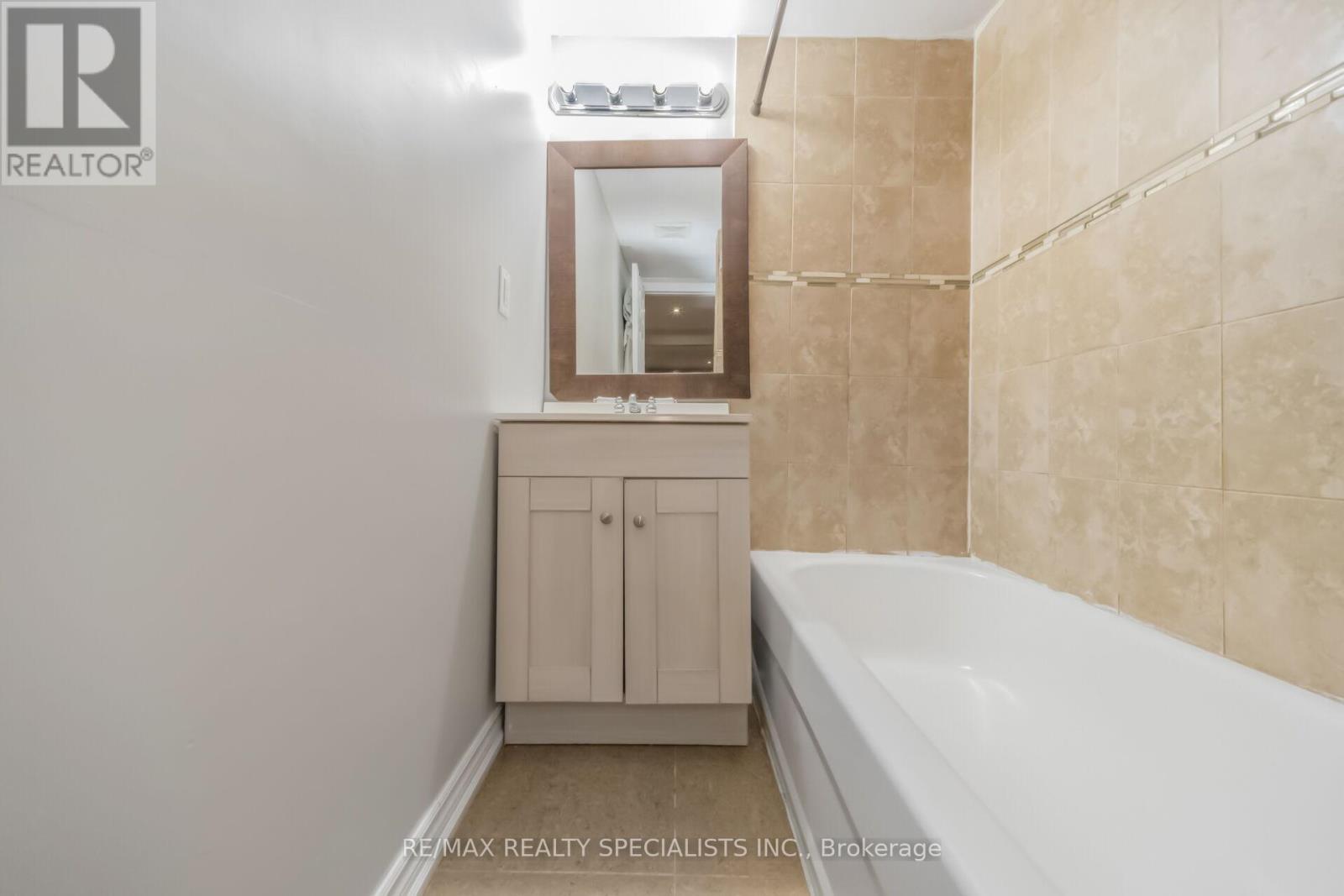 8 GRANTBROOK COURT - 31