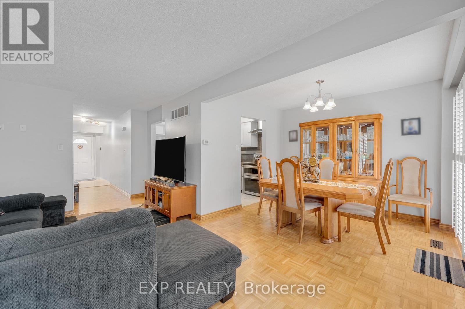 #31 750 BURNHAMTHORPE ROAD E - 8
