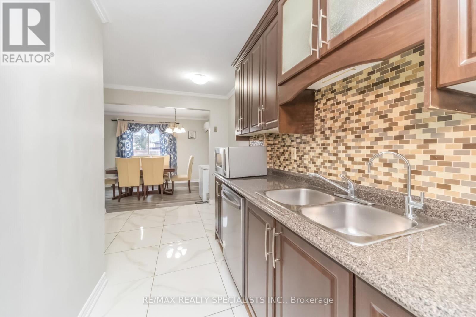 8 GRANTBROOK COURT - 17