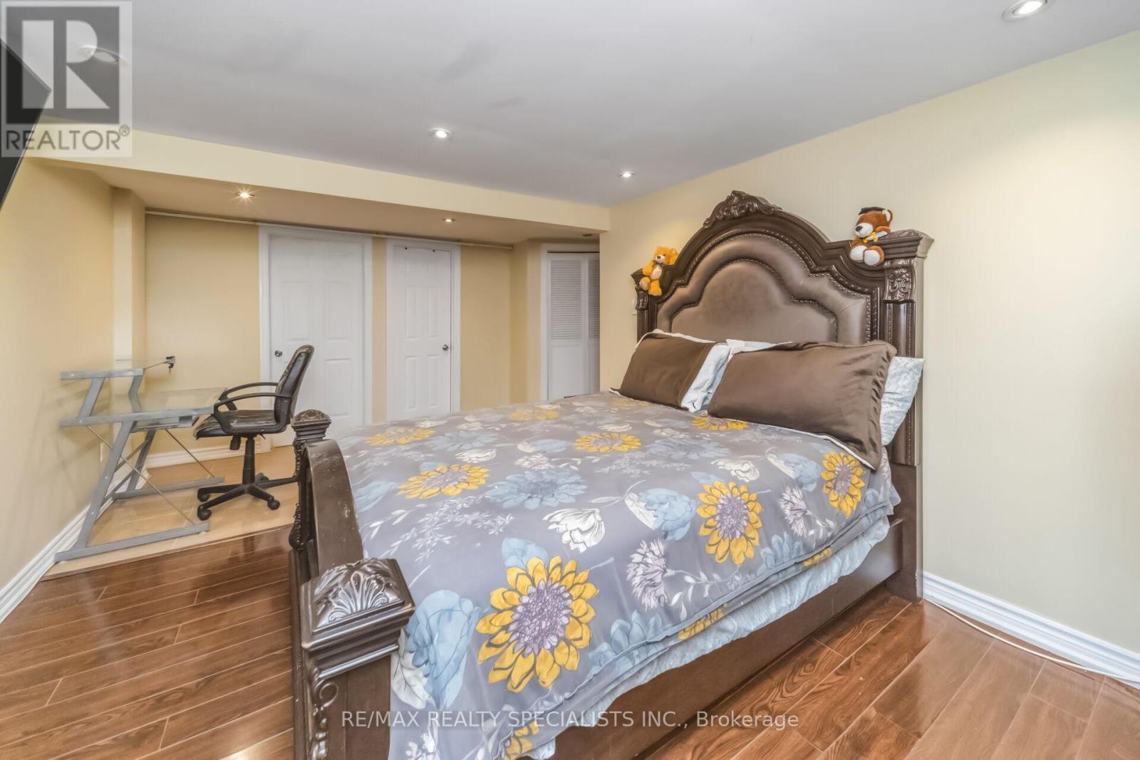 8 GRANTBROOK COURT - 21