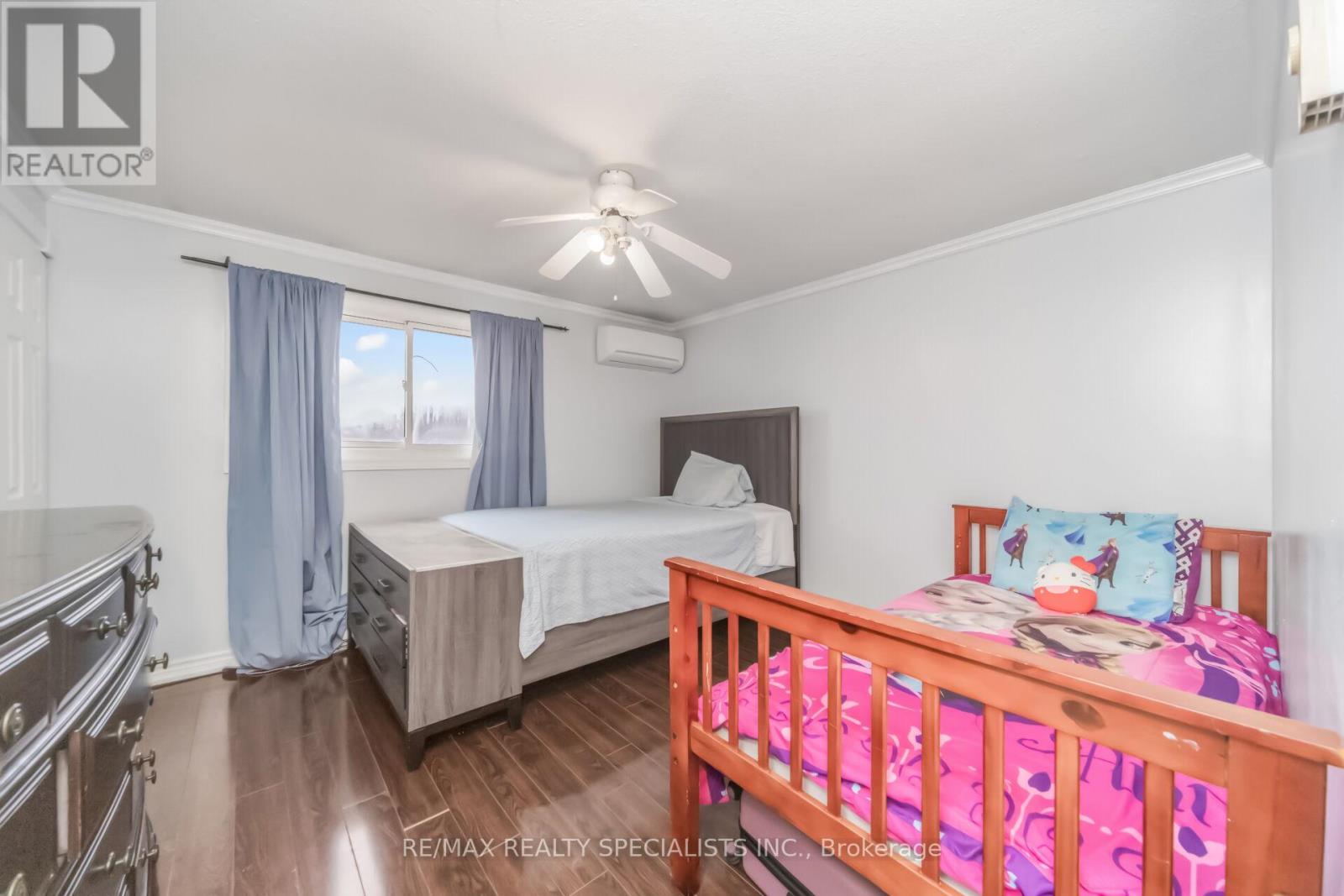 8 GRANTBROOK COURT - 32