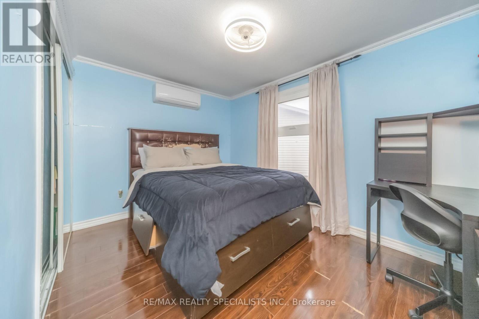 8 GRANTBROOK COURT - 36