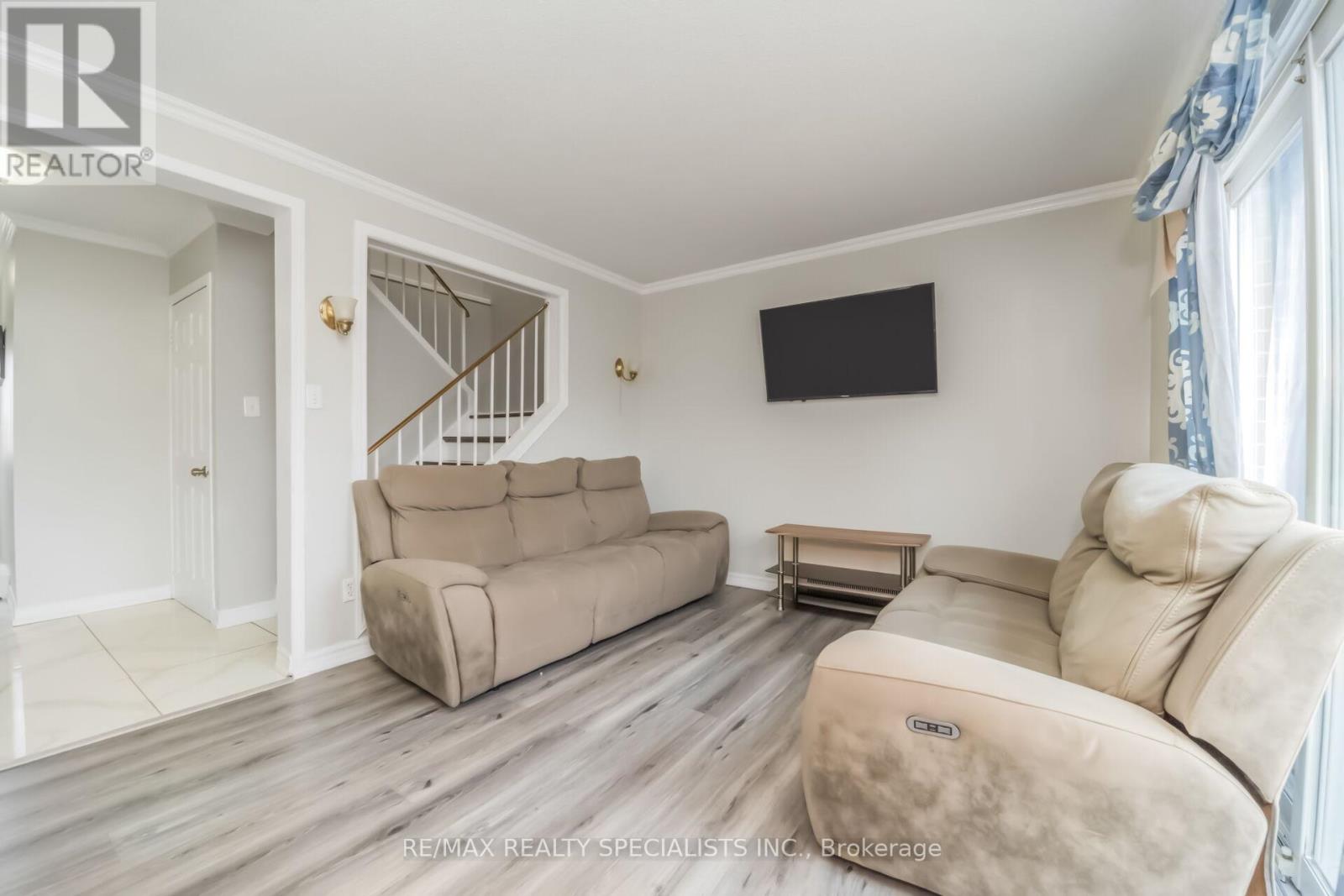 8 GRANTBROOK COURT - 6
