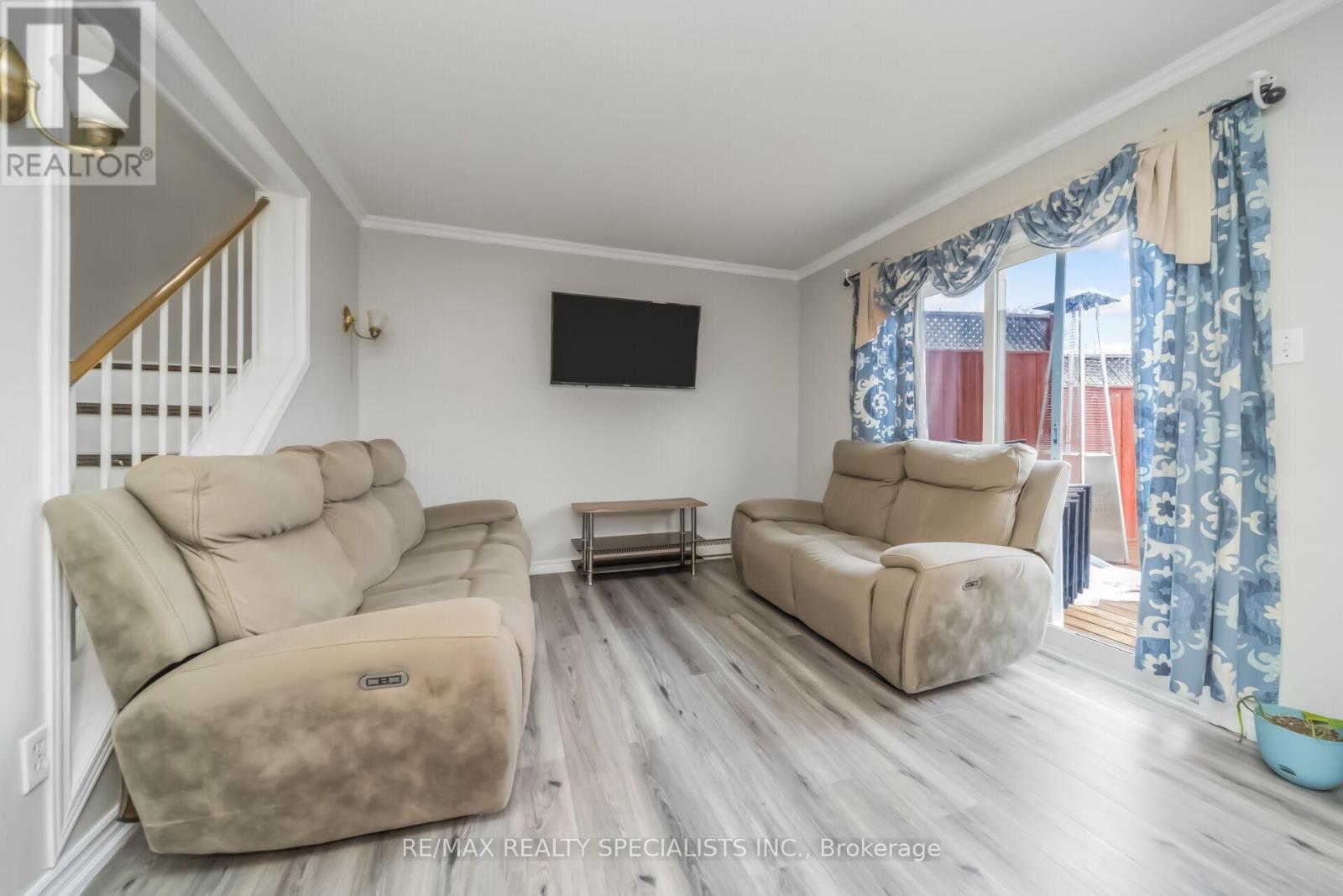 8 GRANTBROOK COURT - 5