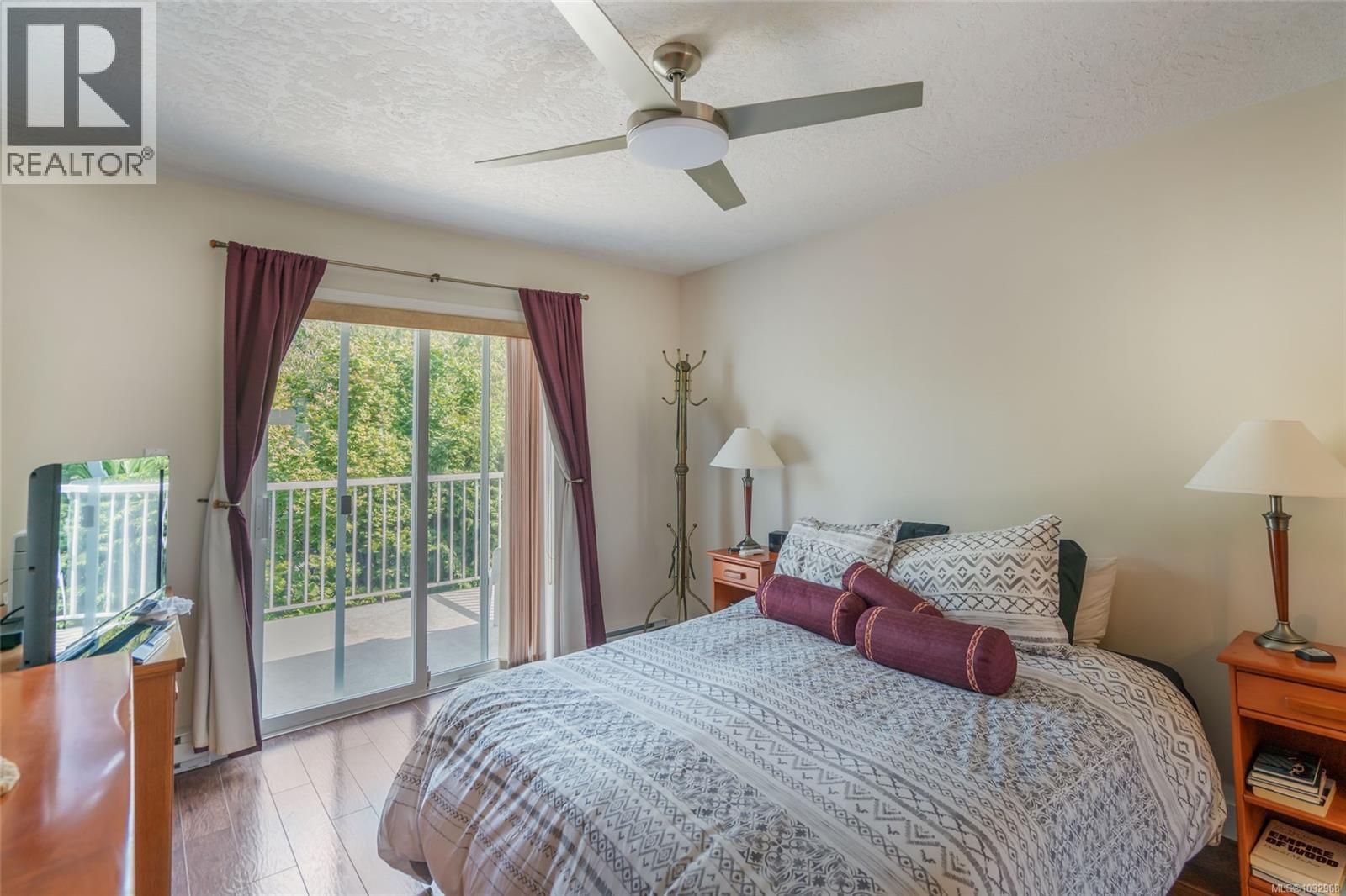#12 571 Bradley St - 16