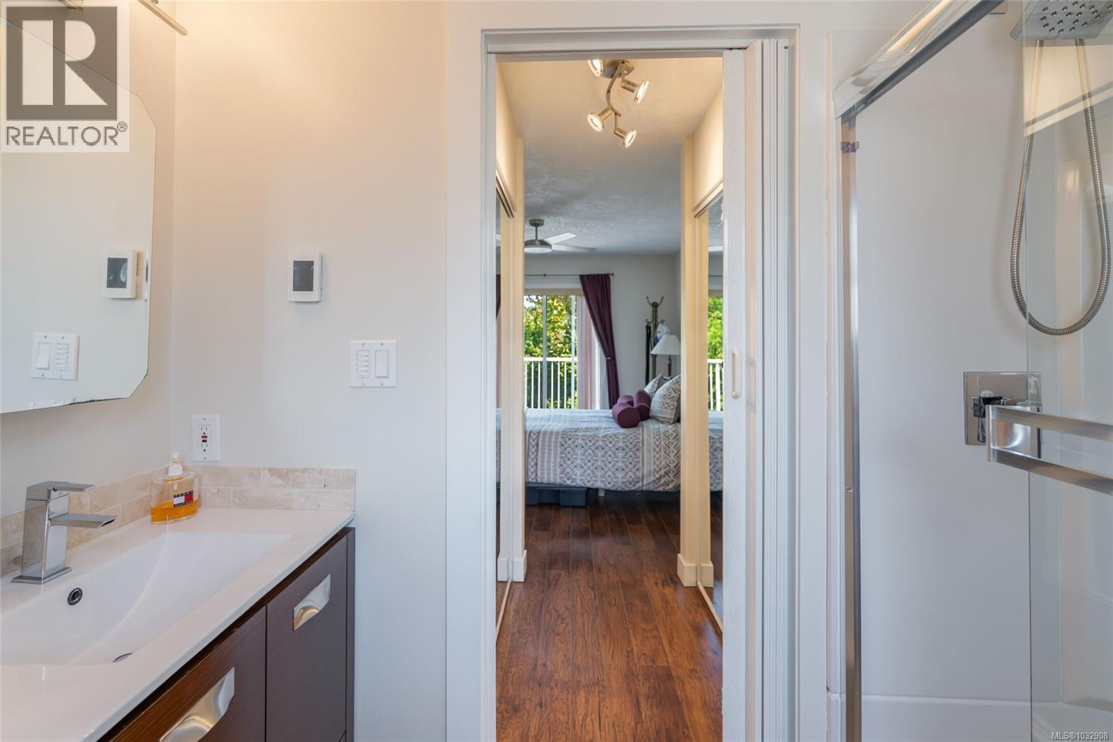 #12 571 Bradley St - 17