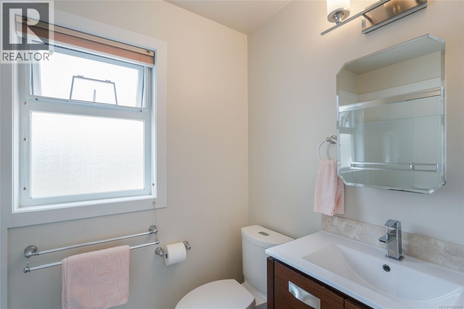 #12 571 Bradley St - 19