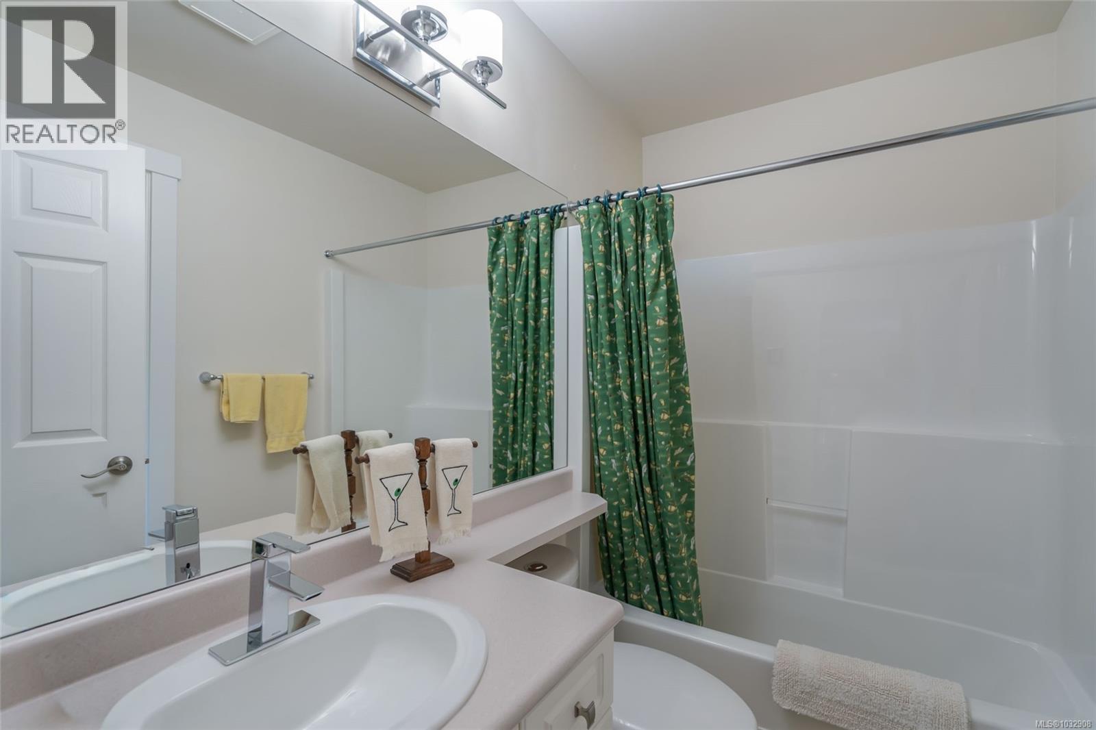 #12 571 Bradley St - 22