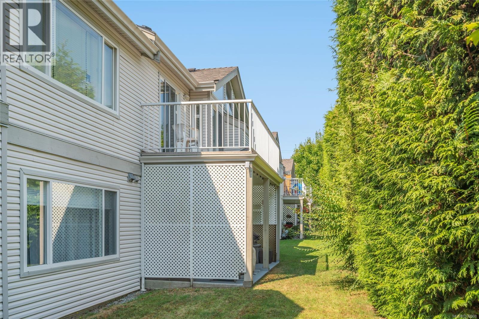 #12 571 Bradley St - 27