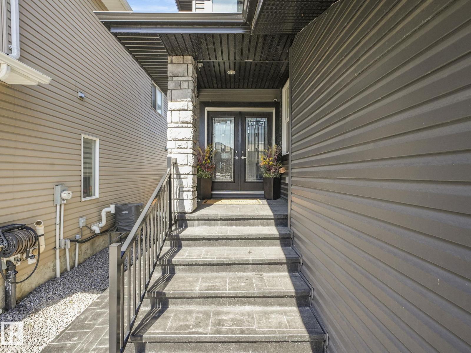 7532 173 AV NW - 2