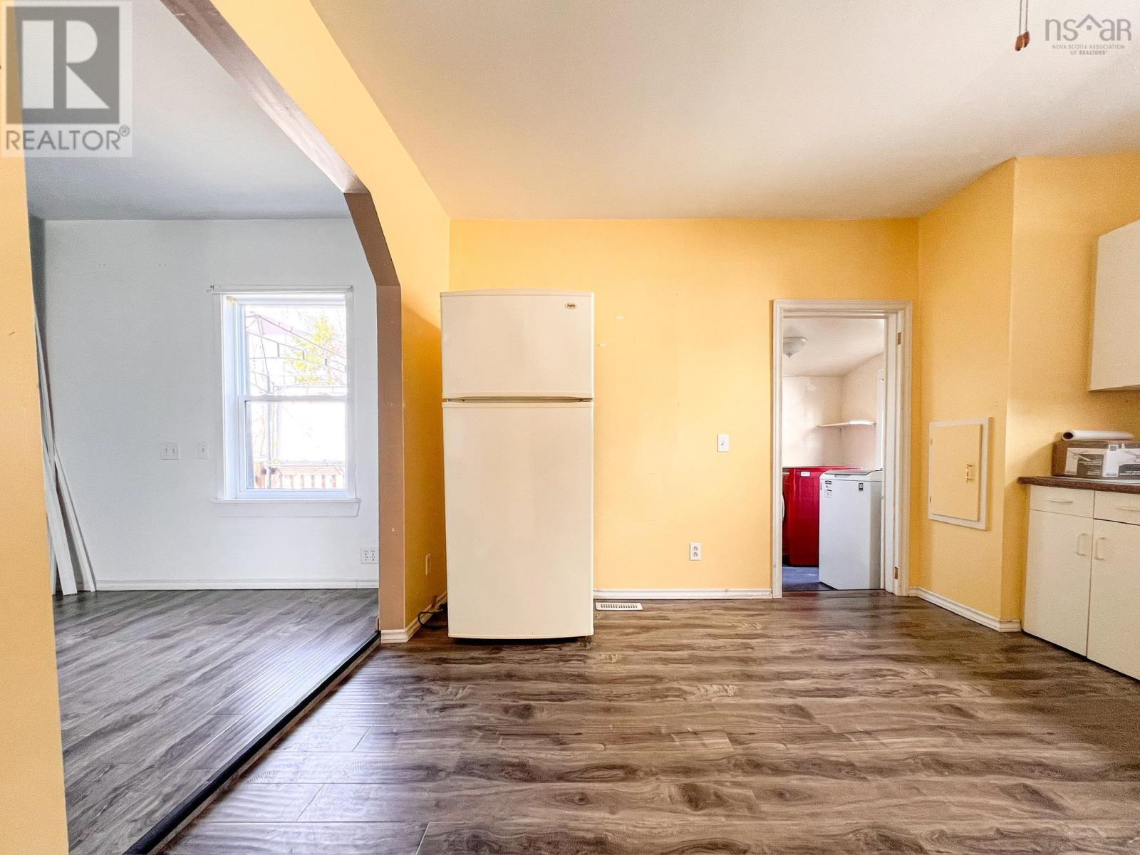 Property 11 of 21 of 196 Gatacre Street