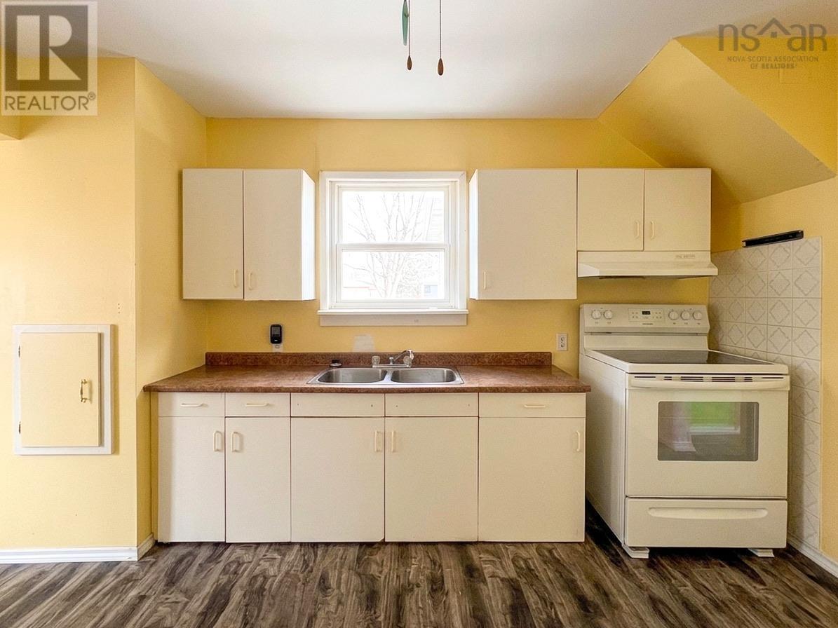 Property 12 of 21 of 196 Gatacre Street