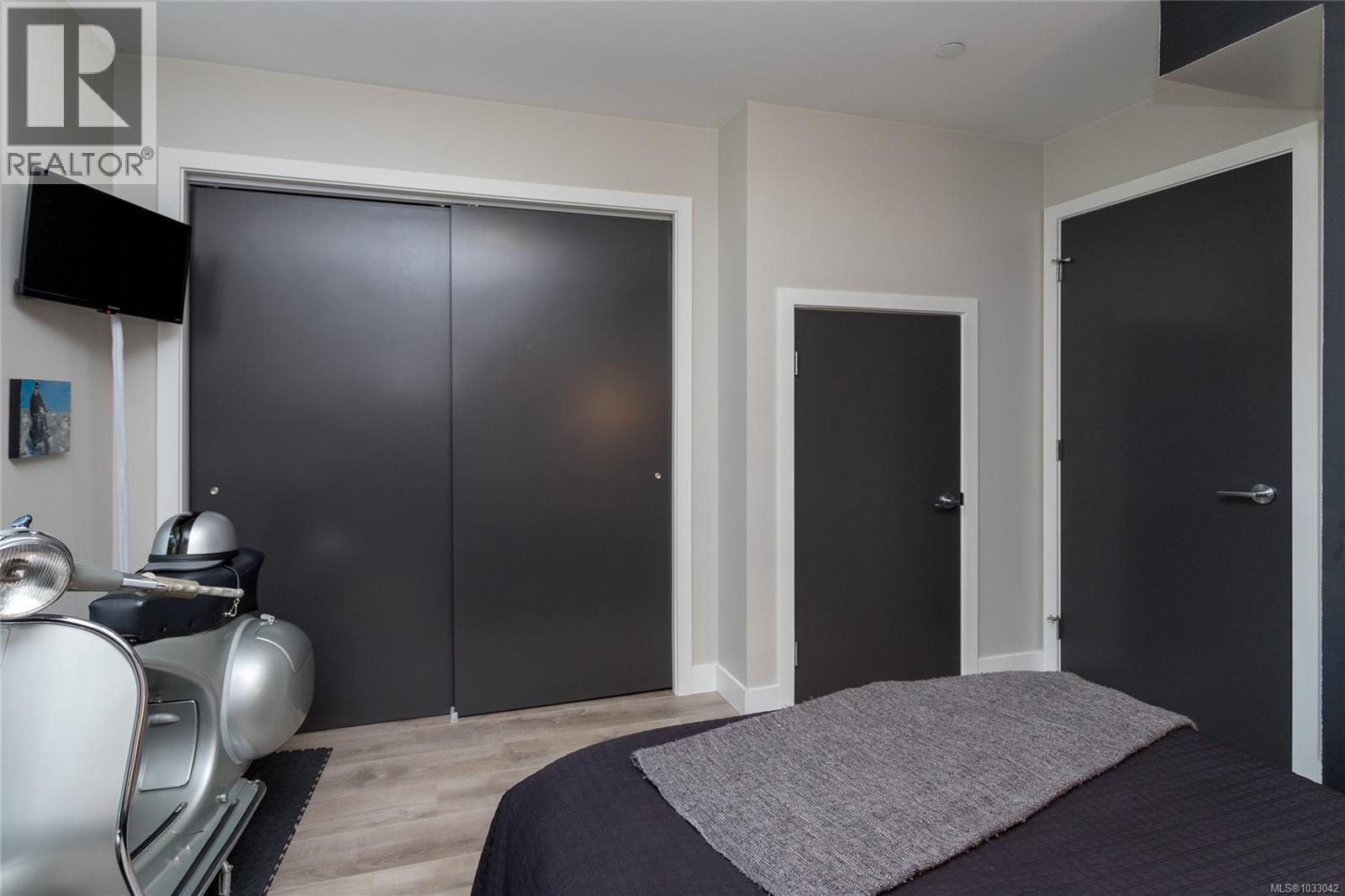 #5 1137 Meares St - 23