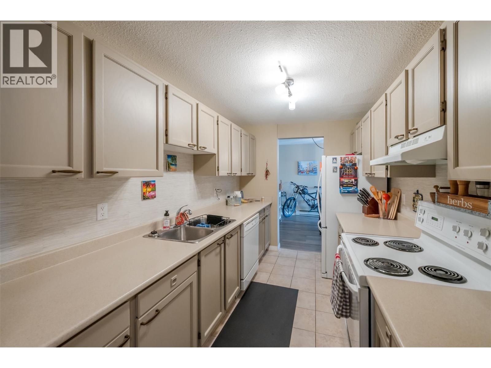 335 CHURCHILL Avenue Unit# 103, Penticton