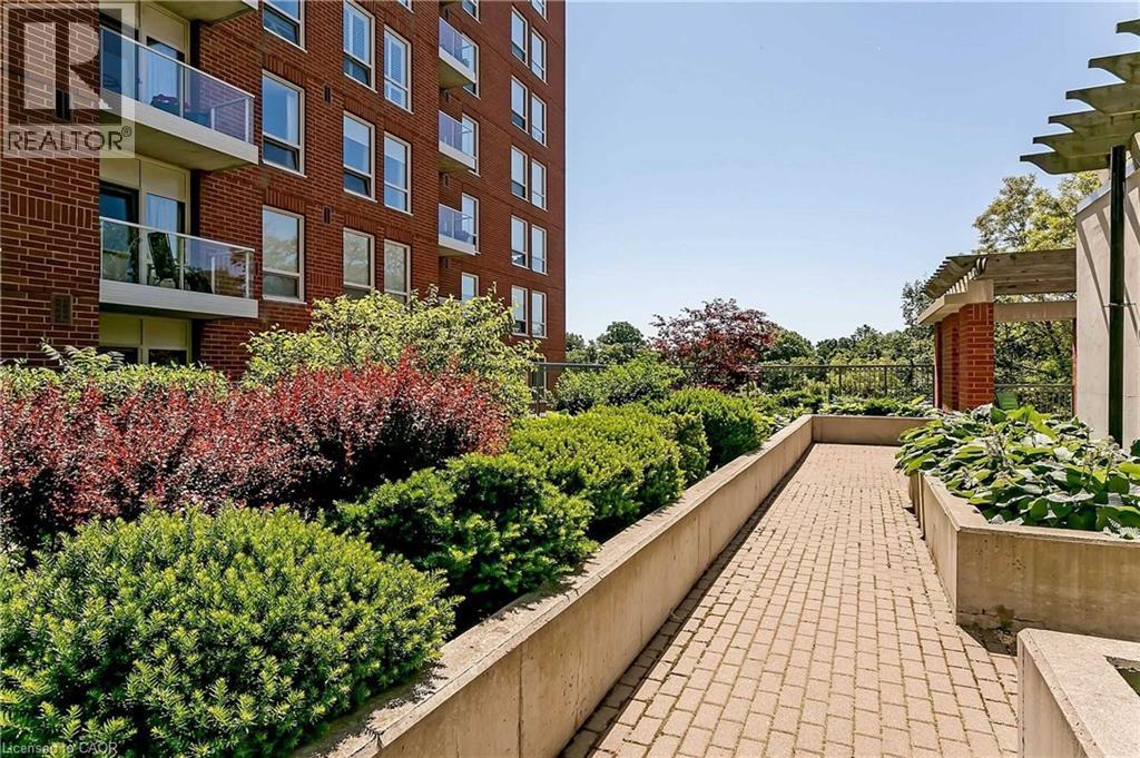 40 OLD MILL Road Unit# 907, Oakville, Ontario, L6J7W2 — Photo 2
