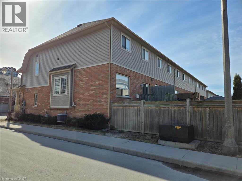8 LAKELAWN Road Unit# 54, Grimsby, Ontario, L3M0G1 — Photo 5