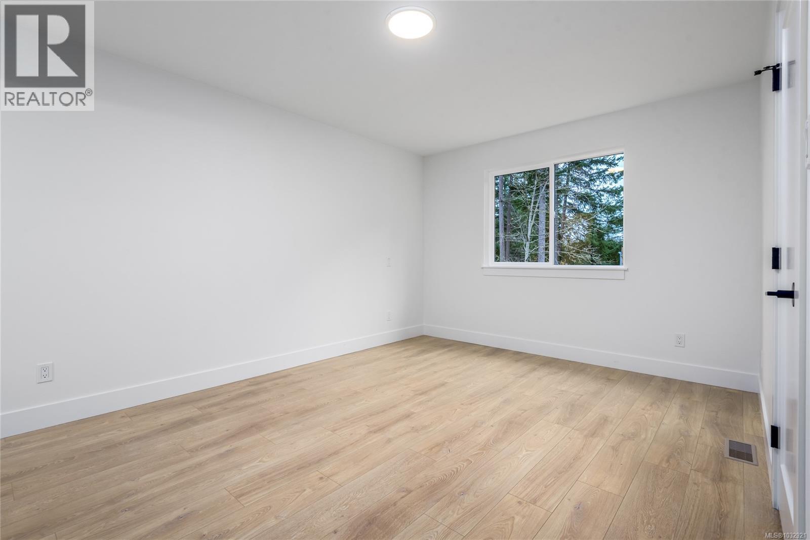 B 1044 Lazo Rd, Comox