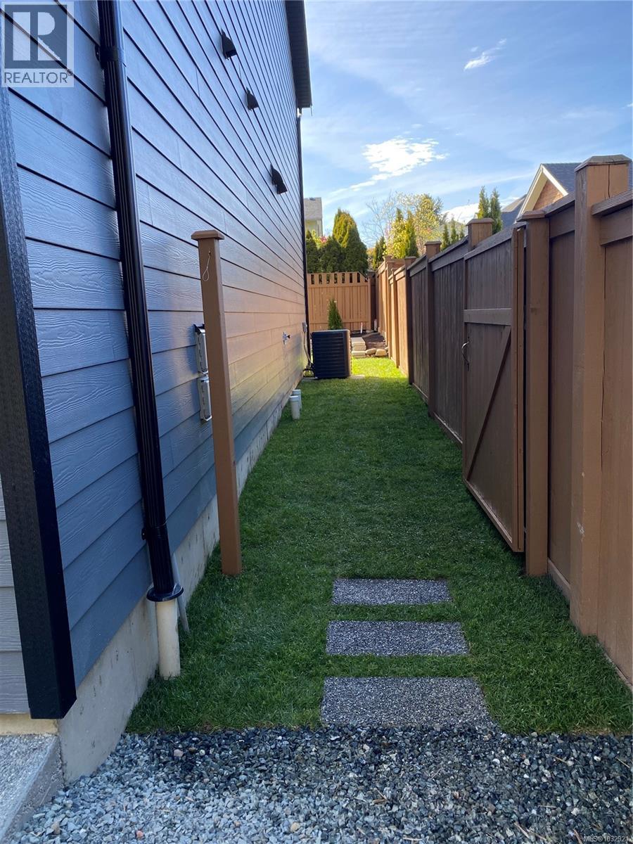 B 1044 Lazo Rd, Comox