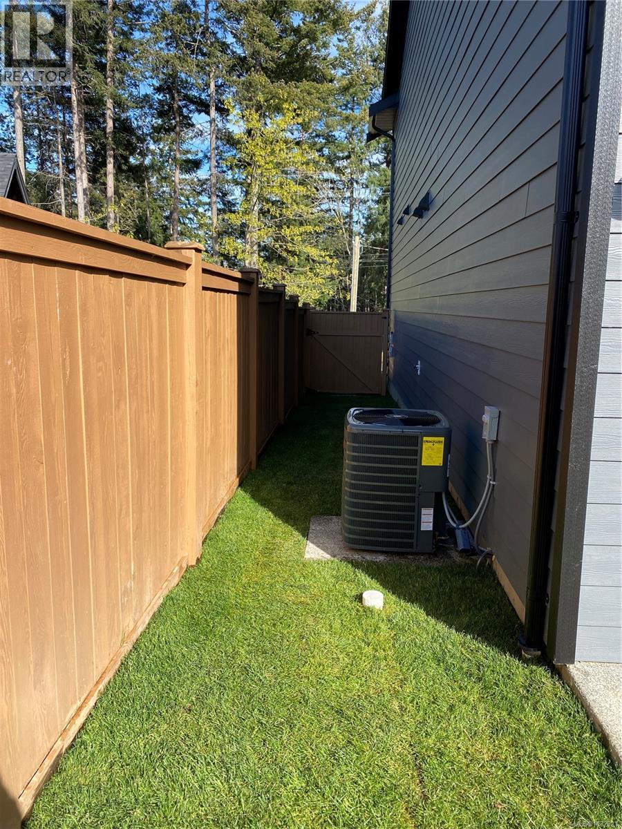 B 1044 Lazo Rd, Comox