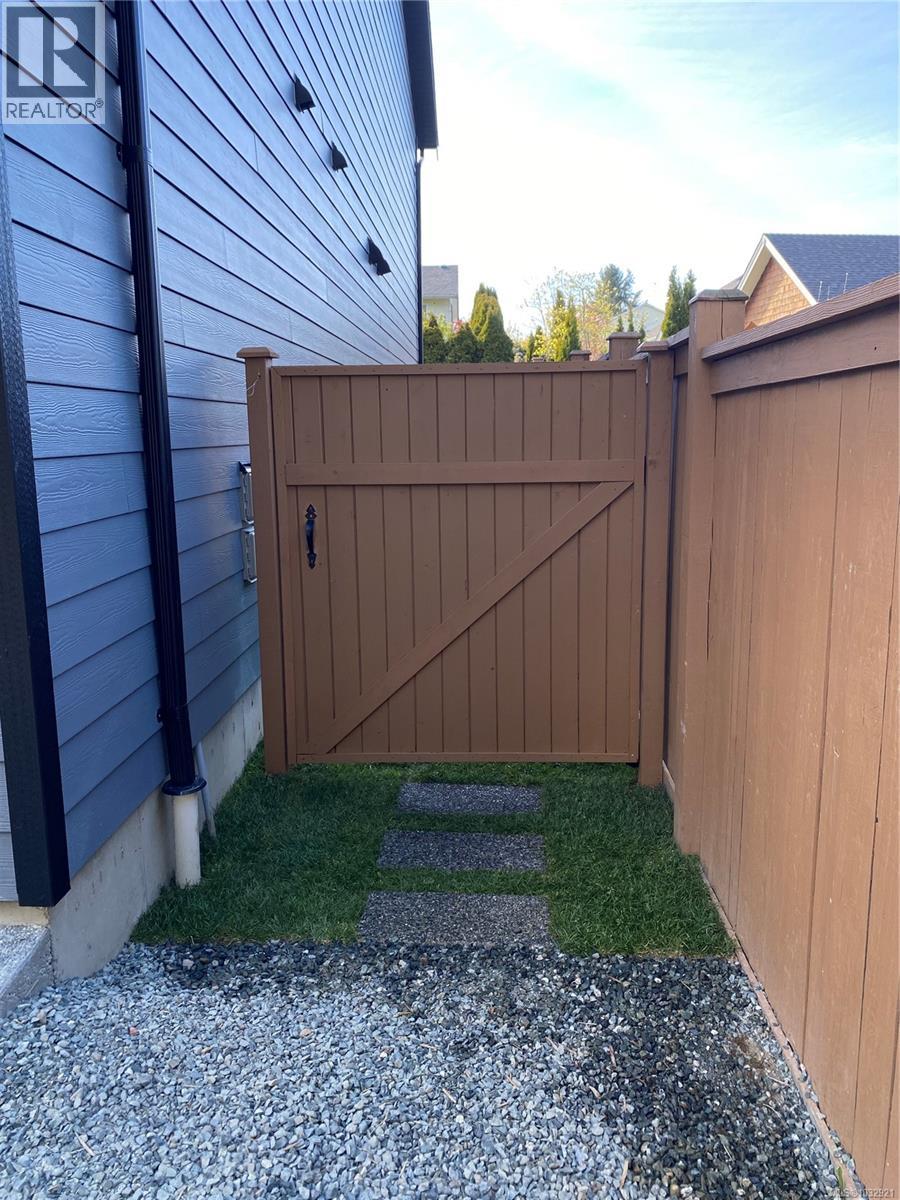 B 1044 Lazo Rd, Comox