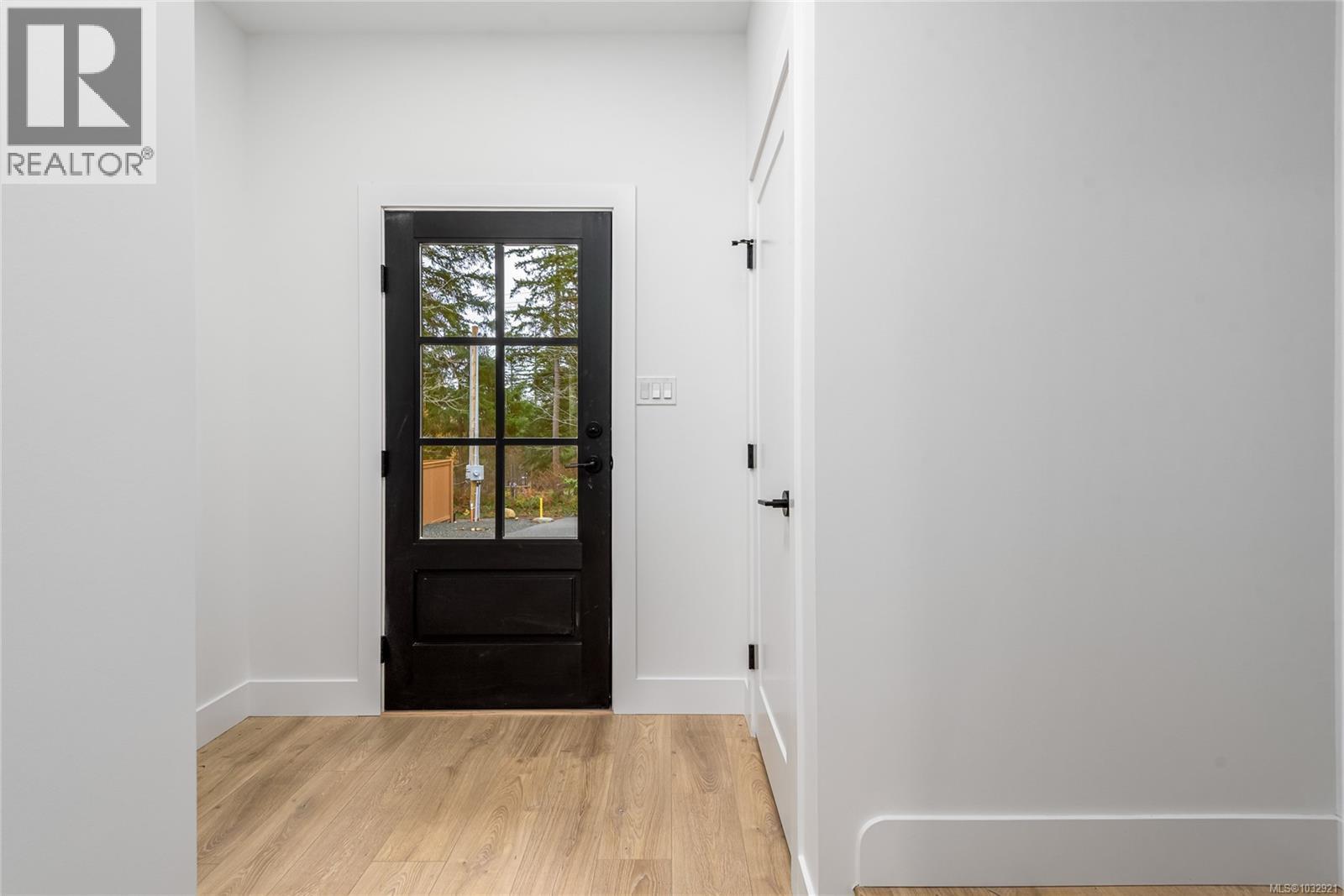 B 1044 Lazo Rd, Comox