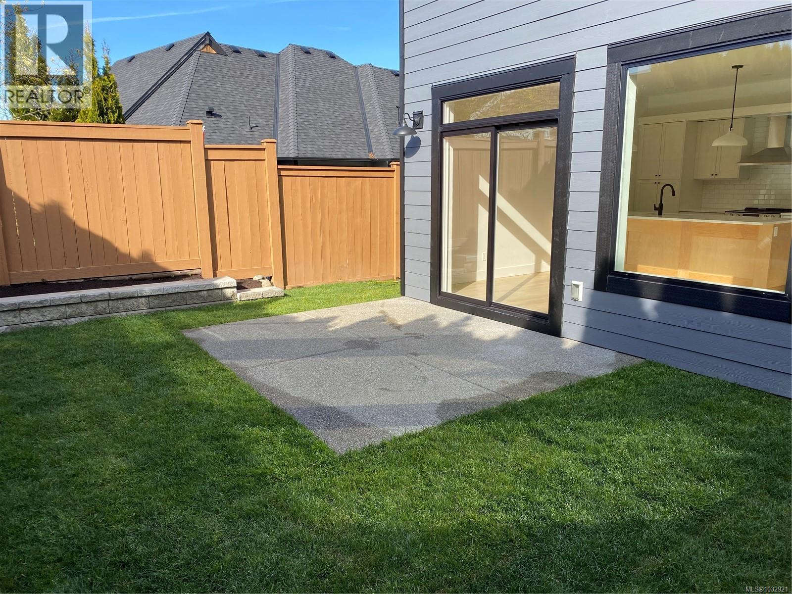 B 1044 Lazo Rd, Comox