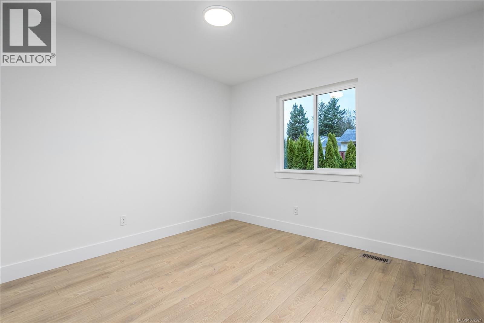 B 1044 Lazo Rd, Comox