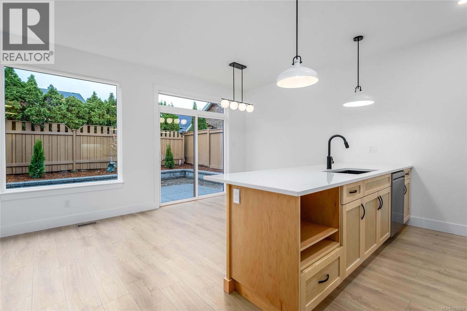 B 1044 Lazo Rd, Comox