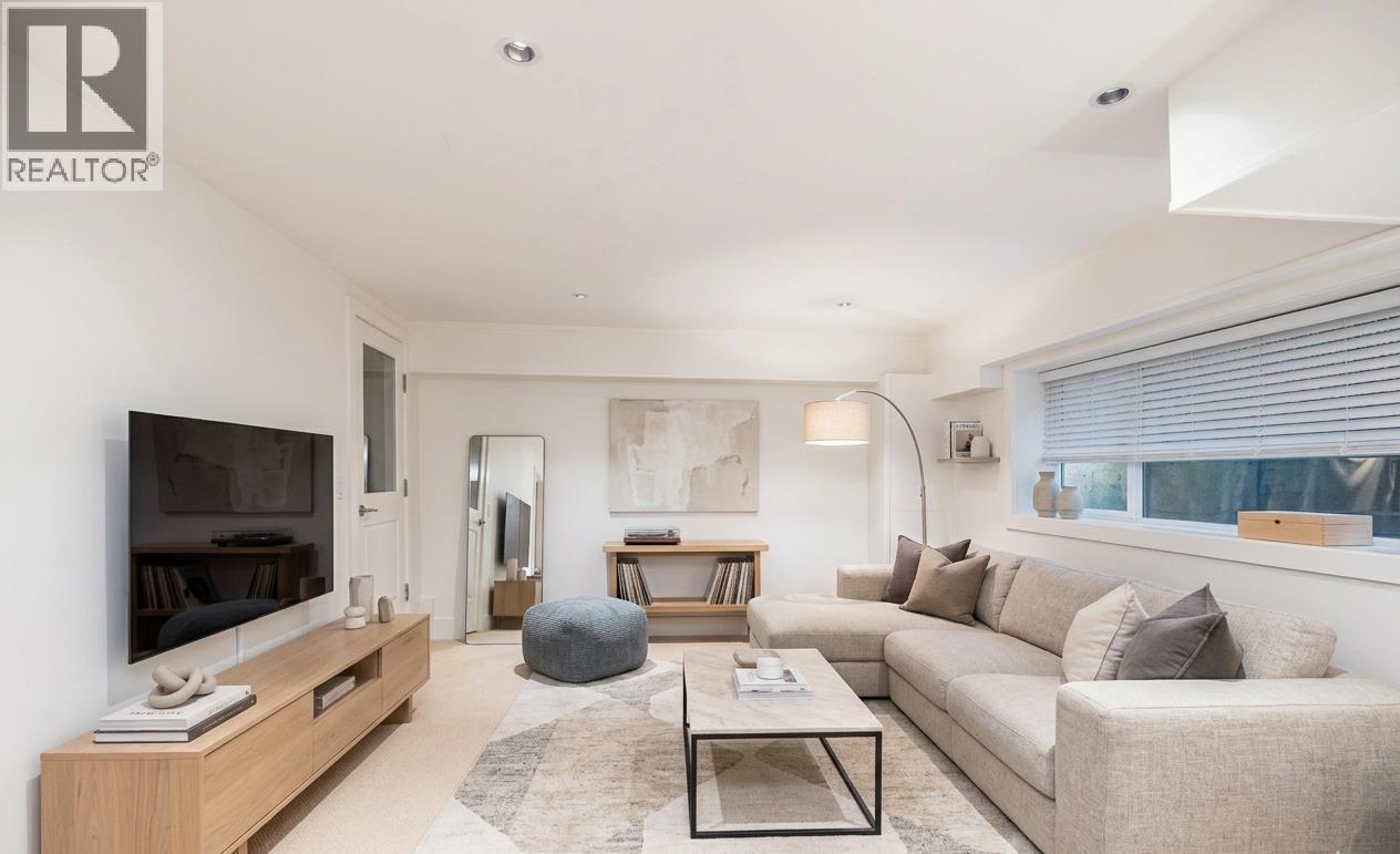 1232 HARRIS AVENUE, North Vancouver