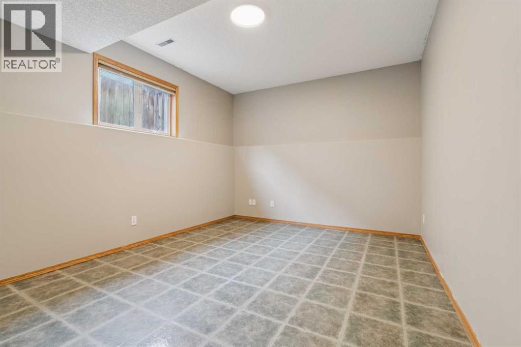 10 Bow Ridge Lane, Cochrane