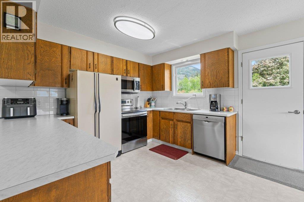 4501 44 Avenue NW, Salmon Arm