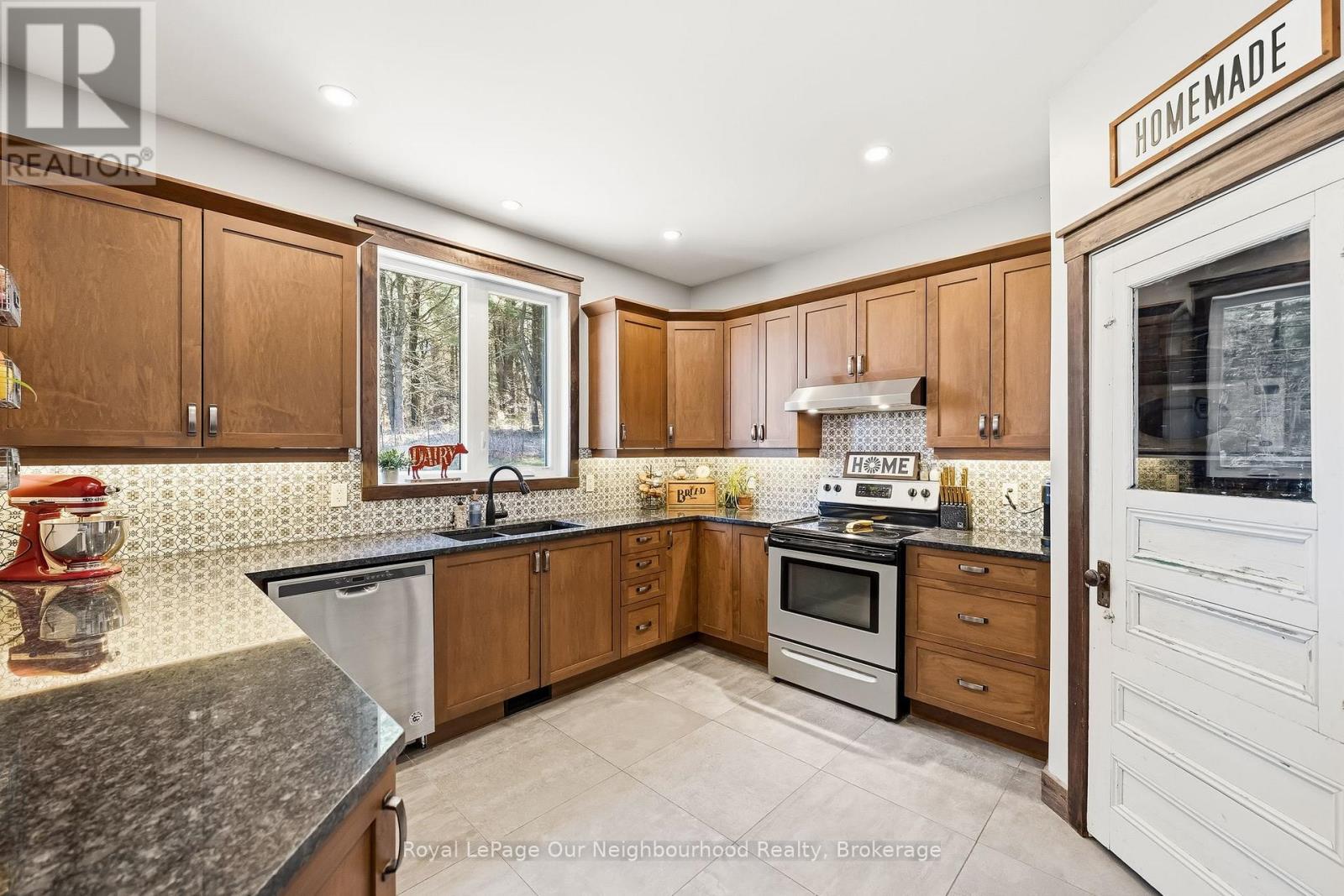 63 HANSEN ROAD - 17