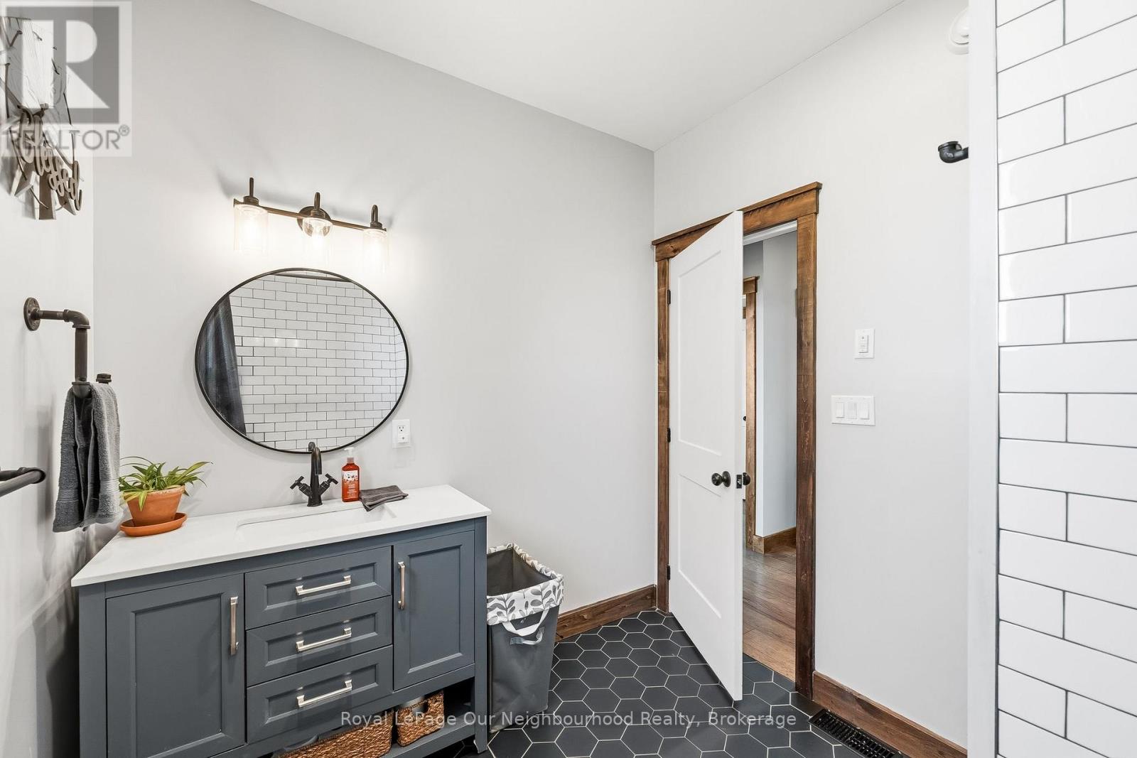 63 HANSEN ROAD - 24