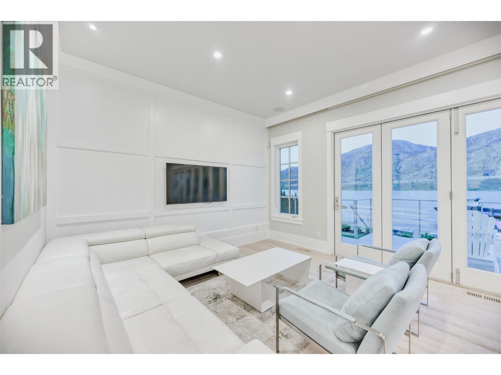 9413 SPARTAN Drive, Osoyoos