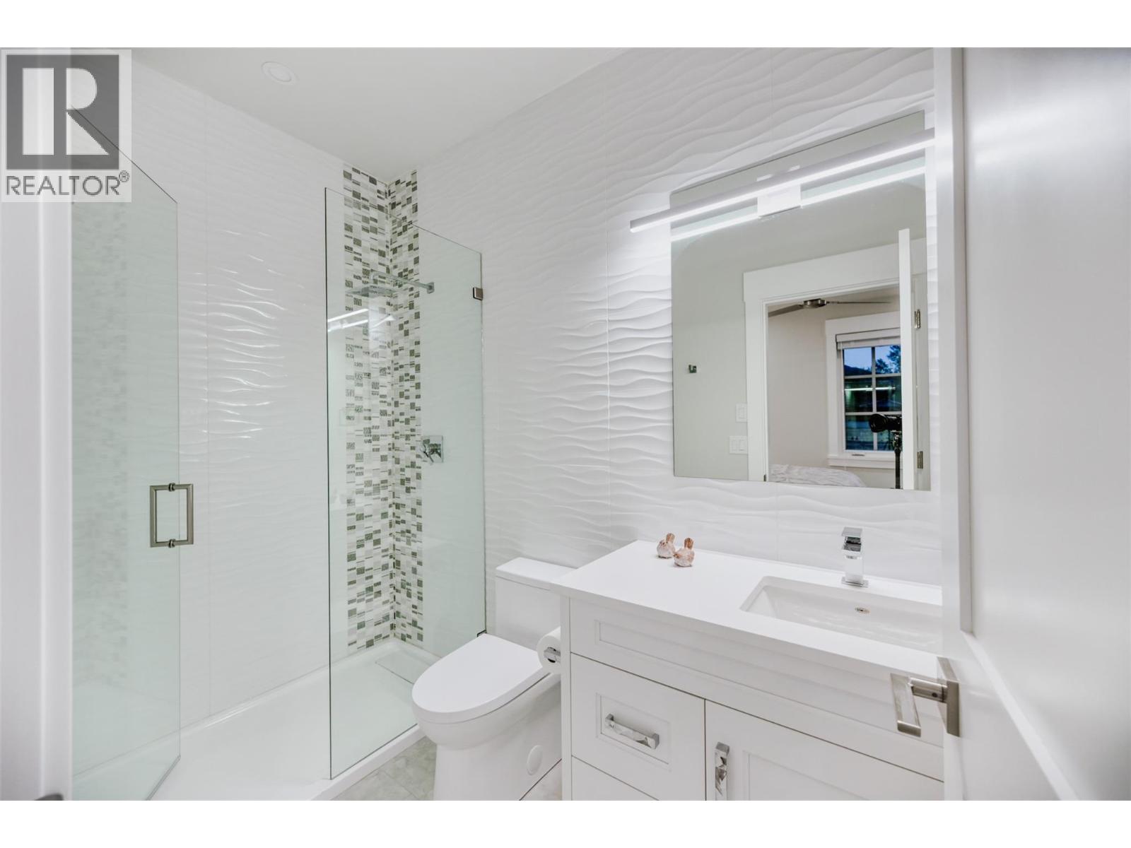 9413 SPARTAN Drive, Osoyoos