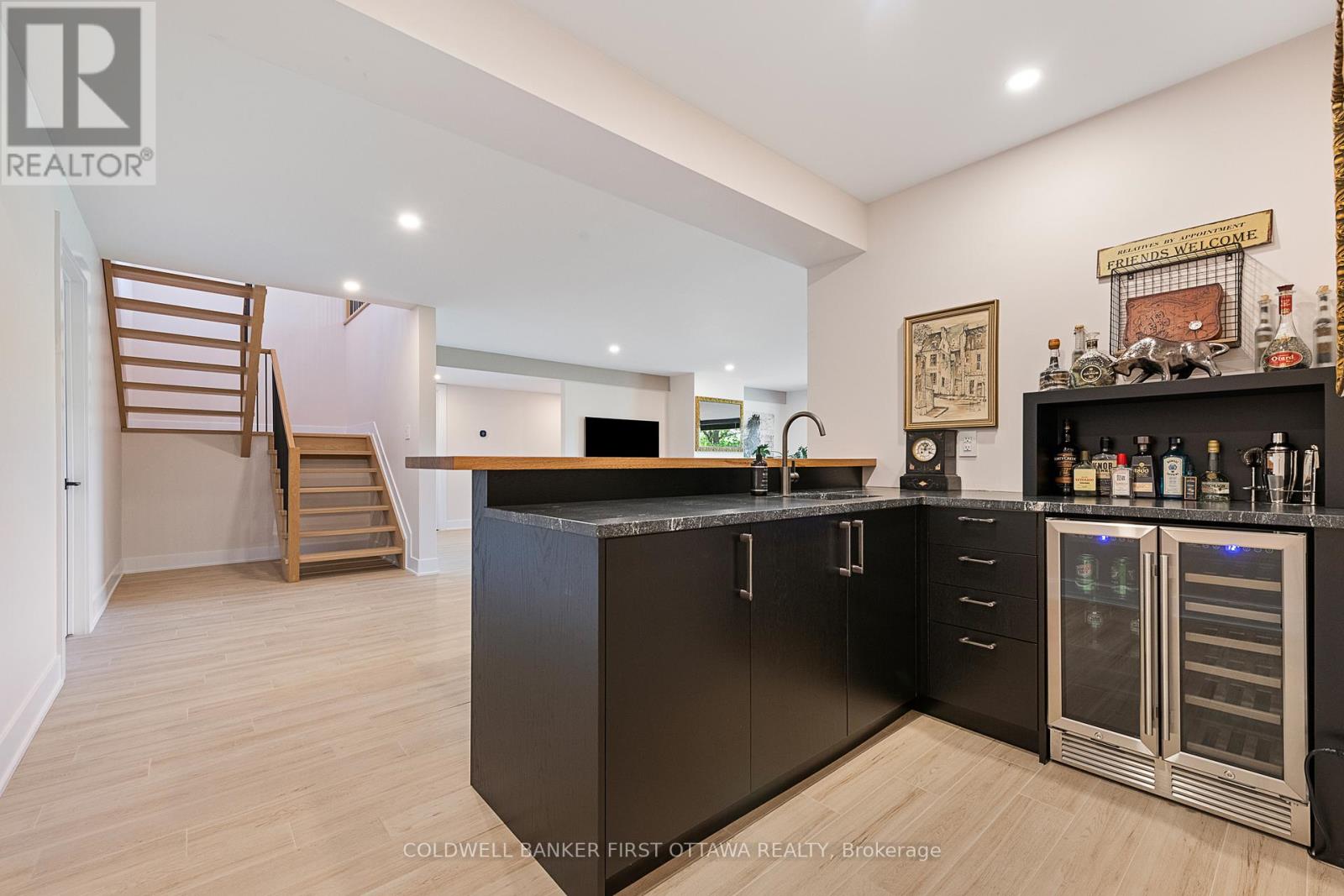 1981 PRINCE OF WALES DRIVE - 20