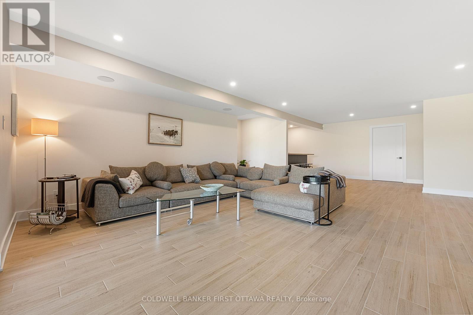 1981 PRINCE OF WALES DRIVE - 21