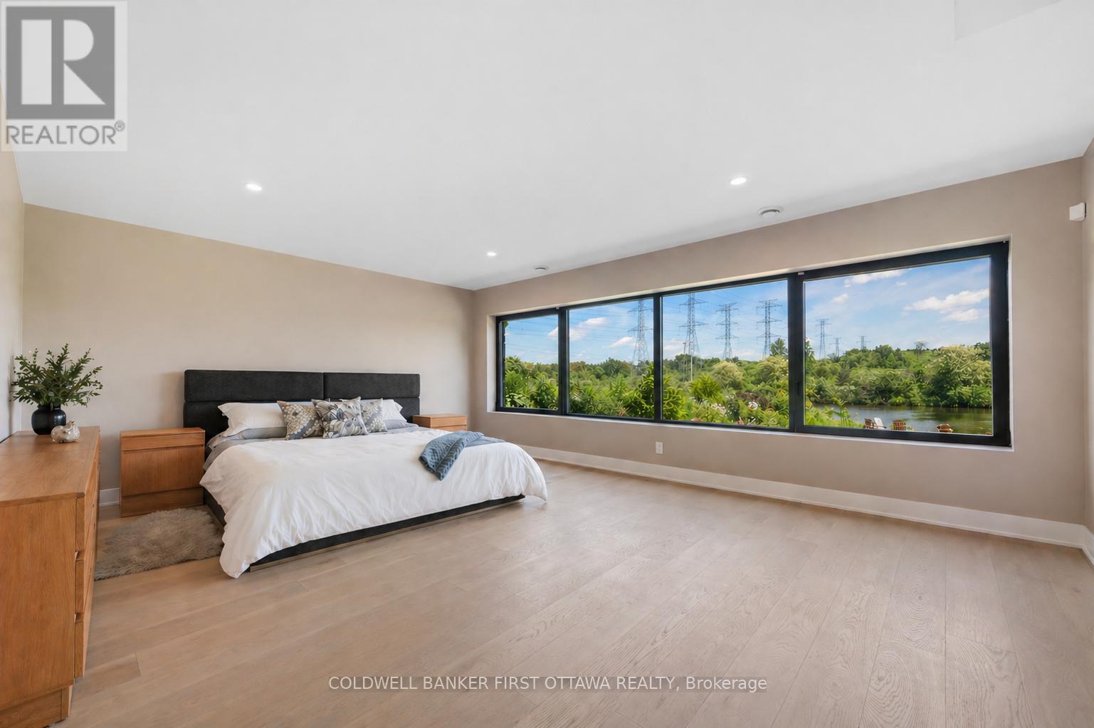 1981 PRINCE OF WALES DRIVE - 22