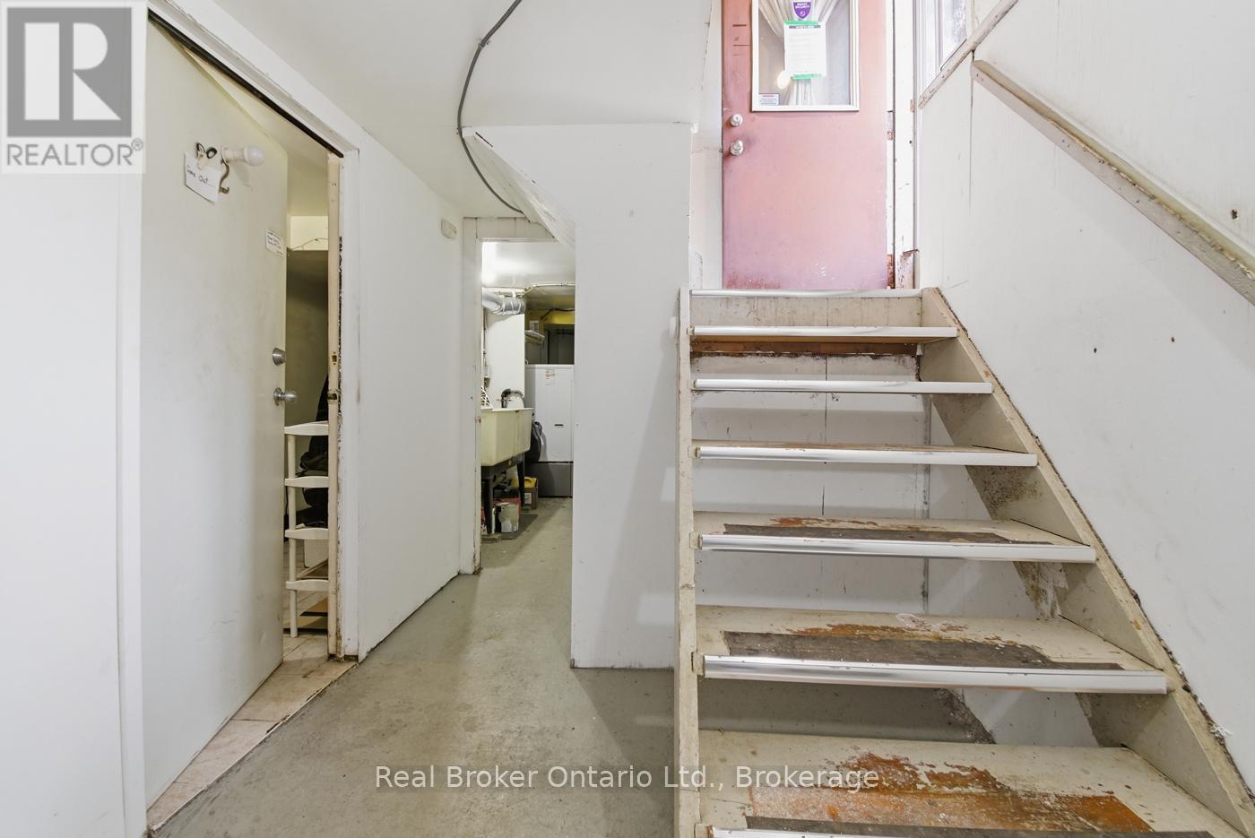 307 WALLACE AVENUE S - 10