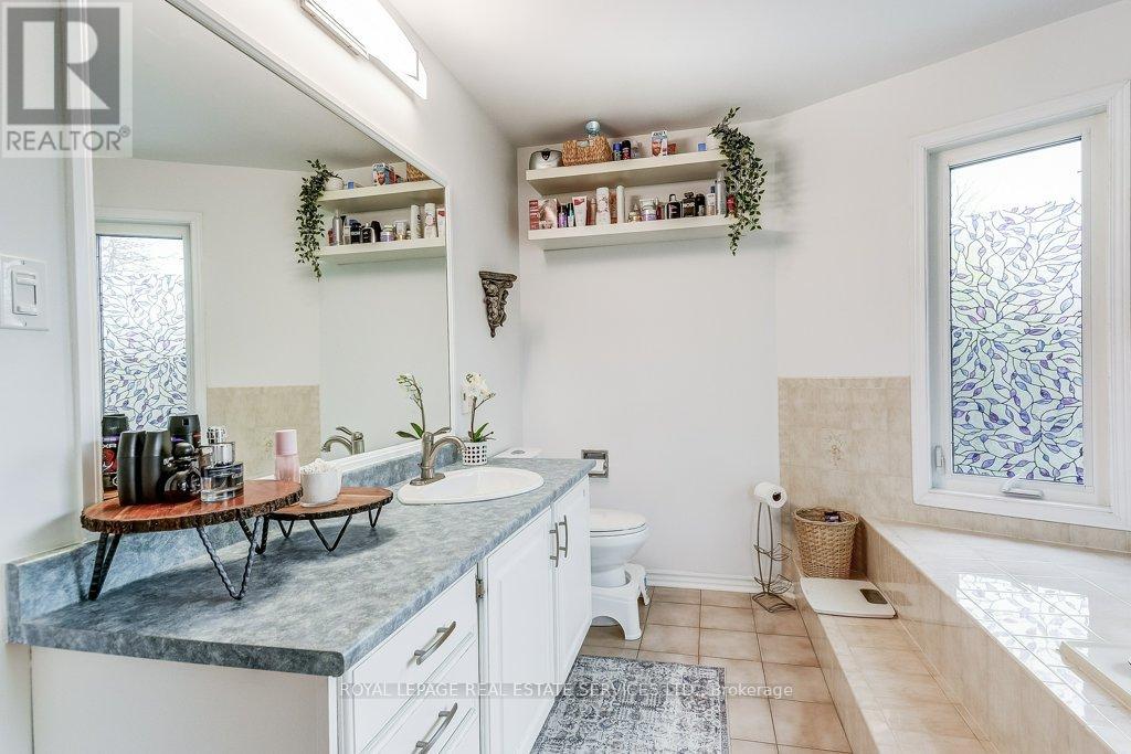 1279 OLD ENGLISH LANE - 33