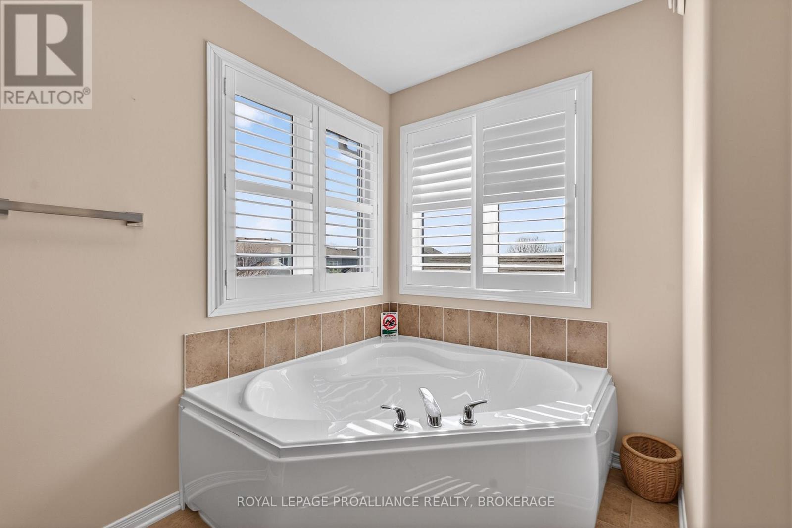 1425 EVERGREEN DRIVE - 24