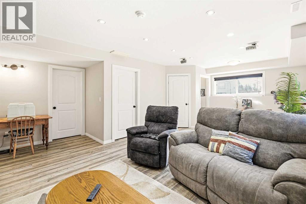 60 Garden Road, Lacombe